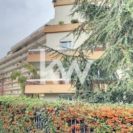 VENTE d'un appartement F4 à REIMS en résidence de standing avec piscine.