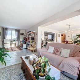 INTÉRIEUR EN TRÈS BON ÉTAT - MAISON 7 PIÈCES AVEC TERRASSE ET GARAGES