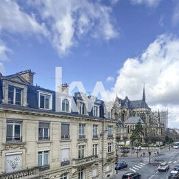 APPARTEMENT DERRIERE LA CATHEDRALE AVEC ASCENSEUR ET 3 CHAMBRES 